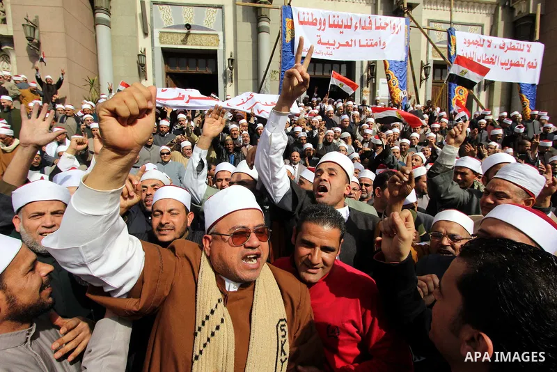 Egyptian clerics from Al-Azhar institution rally to denounce terrorism and show solidarity with the Egyptian government and security forces at a mosque in central, Cairo, February 3, 2015. Egyptian President Abdel Fattah...