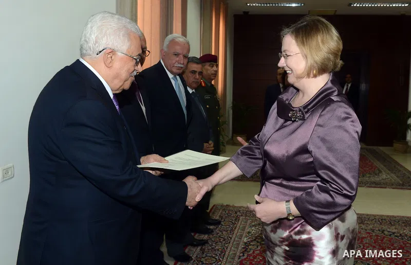 Palestinian President Mahmoud Abbas accepts the credentials of Irish Ambassador to Palestine, in the West Bank city of Ramallah February 3, 2015. Photo by Thaer Ganaim