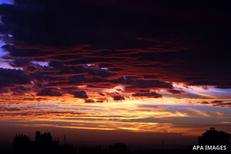 Sunset is seen over Rafah city, in the southern Gaza Strip, February 6, 2015. Photo by Abed Rahim Khatib