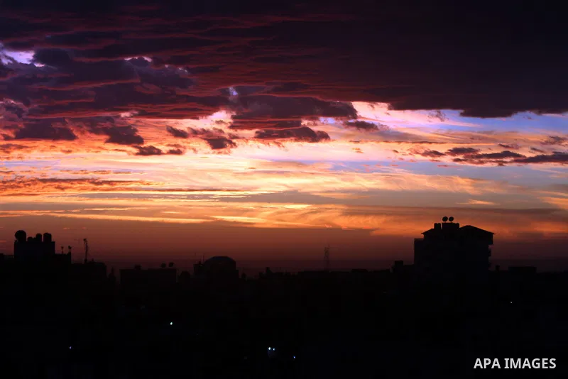 Sunset is seen over Rafah city, in the southern Gaza Strip, February 6, 2015. Photo by Abed Rahim Khatib
