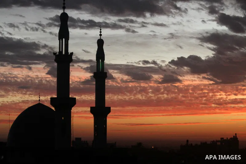 A minaret of a mosque is seen during the sunset in Rafah, in the southern Gaza Strip, February 6, 2015. Photo by Abed Rahim Khatib