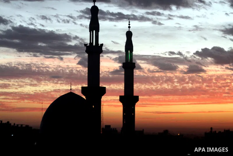 A minaret of a mosque is seen during the sunset in Rafah, in the southern Gaza Strip, February 6, 2015. Photo by Abed Rahim Khatib