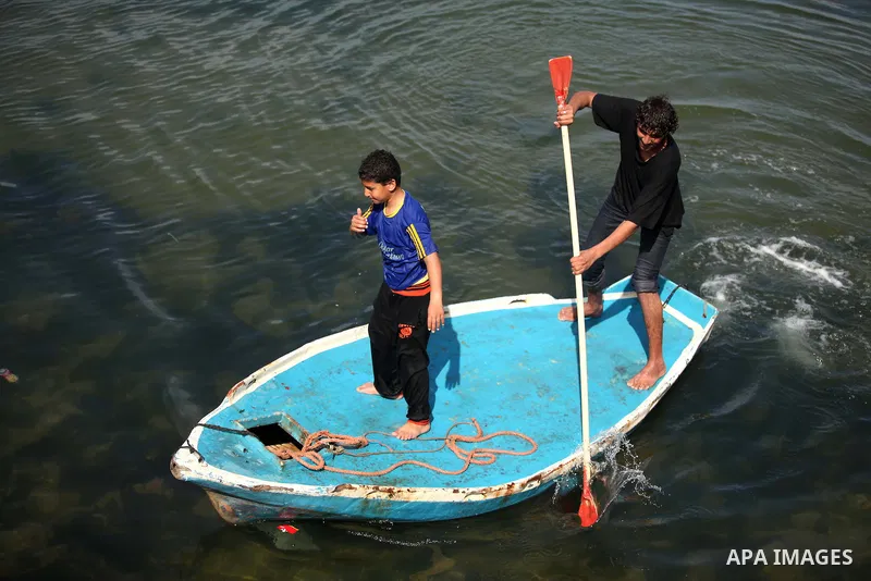 Palestinians enjoy swimming at the Gaza seaport, on February 7, 2015. The Israeli military boats on Friday morning opened fire on the Palestinian fishermen's boats near Al-Sudaneyya shore northwest of Gaza Strip. Photo b...