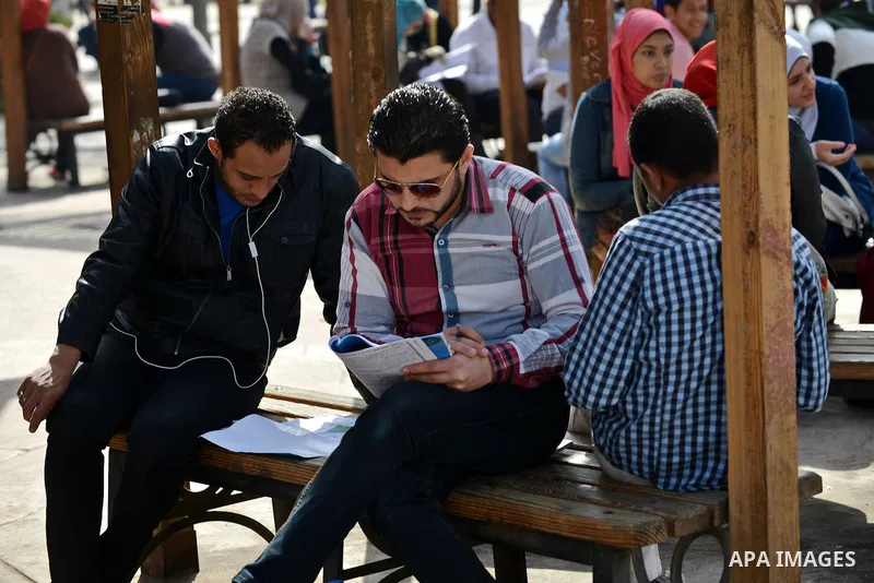 Egyptian students study at the cairo University during the first day of the second term of the 2014-15 academic year on February 7, 2015. Due to the escalation of students protest in the campus of several universities fo...
