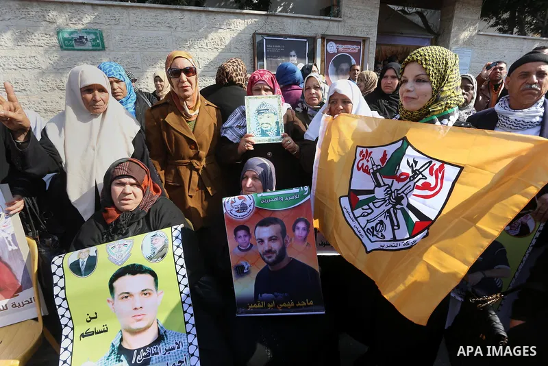Palestinians take part a protest demanding the release of their relatives prisoners held in Israeli jails, in front of the Red Cross office in Gaza City, on February 9, 2015. Photo by Mohammed Asad