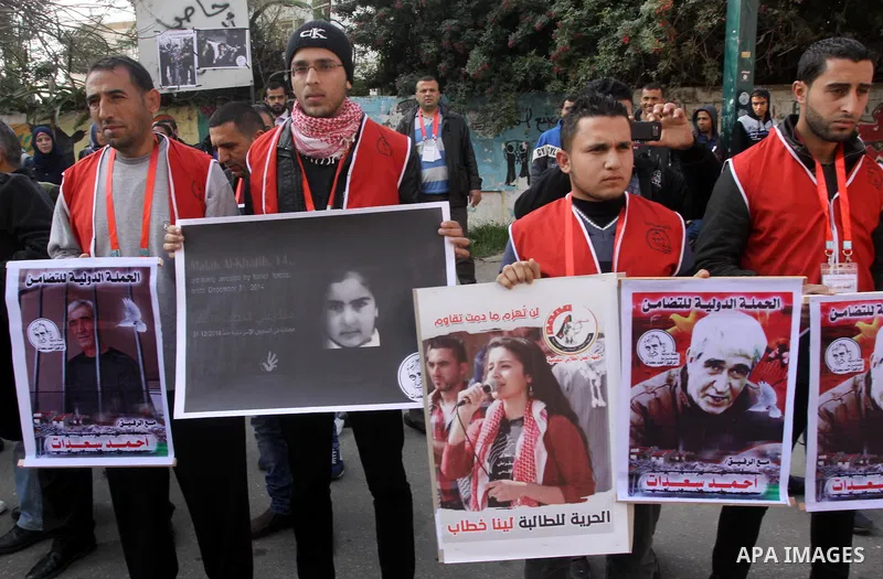 Palestinians take part a protest demanding the release of their relatives prisoners held in Israeli jails, in front of the Red Cross office in Gaza City, on February 9, 2015. Photo by Mohammed Asad