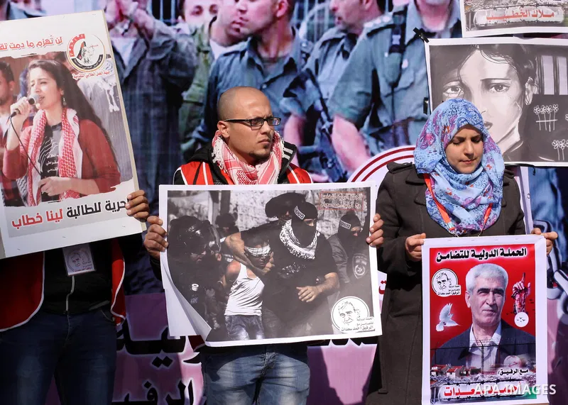 Palestinians take part a protest demanding the release of their relatives prisoners held in Israeli jails, in front of the Red Cross office in Gaza City, on February 9, 2015. Photo by Mohammed Asad