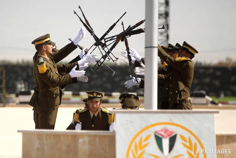 Members of the Palestinian presidential guard demonstrate their skills during a training session in the West Bank city of Jericho February 10, 2015. Photo by Shadi Hatem