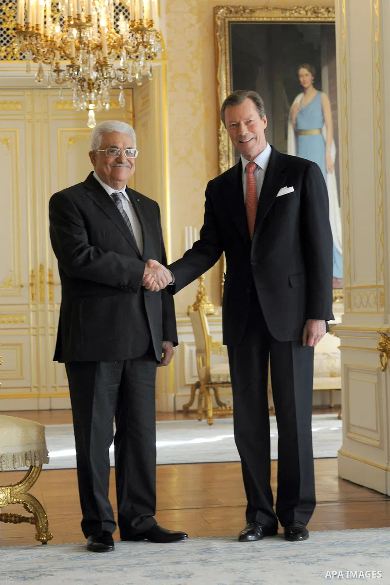 Palestinian President Mahmoud Abbas meets with Grand Duke Henri of Luxembourg, in Luxembourg on February 13, 2015. Photo by Thaer Ganaim