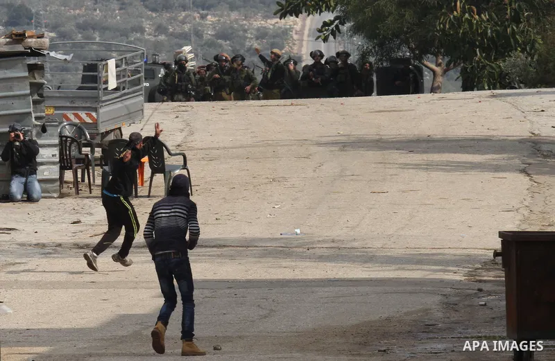 Palestinian protesters clashes with Israeli border policemen following a protest against closure of the village road, in the West Bank village of Azzun near Qalqilya February 14, 2015. Photo by Nedal Eshtayah