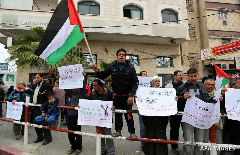 Palestinians with limited-income take part in a demonstration calling the Ministry of social affairs to pay their allocations and providing social assistance, in Rafah in the southern Gaza Strip, February 15, 2015. The P...