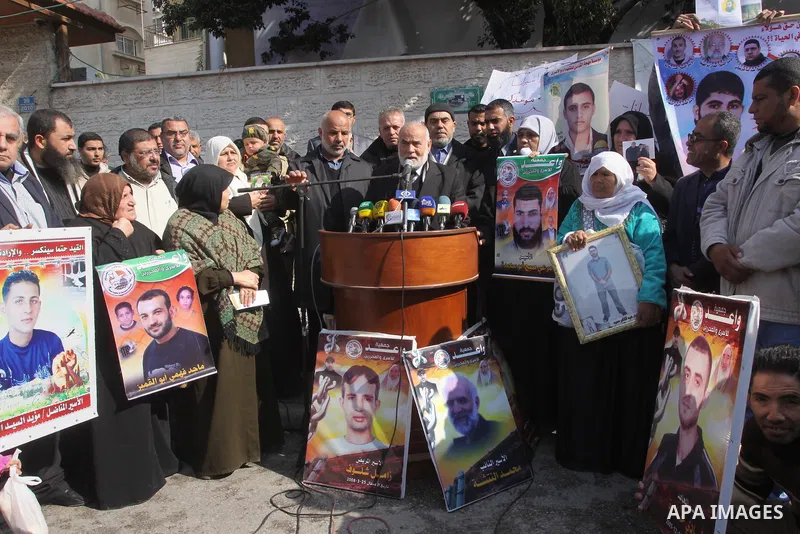 Palestinians take part a protest demanding the release of their relatives prisoners held in Israeli jails, in front of the Red Cross office in Gaza City, on February 16, 2015. Photo by Mohammed Asad