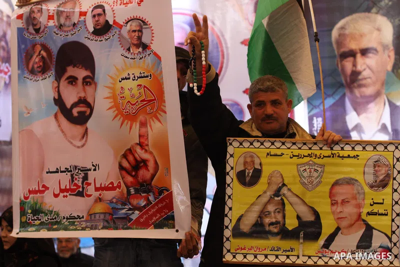 Palestinians take part a protest demanding the release of their relatives prisoners held in Israeli jails, in front of the Red Cross office in Gaza City, on February 16, 2015. Photo by Mohammed Asad