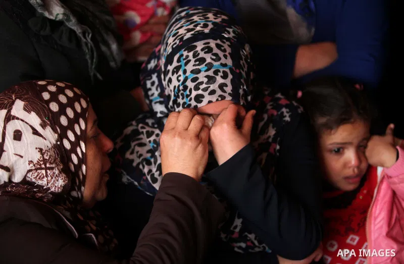 Relatives of Palestinian boy Izz eldeen Al-Kafarana, 9 months old, mourn during his funeral in Biet Hanoun in the northern Gaza Strip February 17, 2015. Palestinian health officials said Al-Kafarana died when fire erupte...