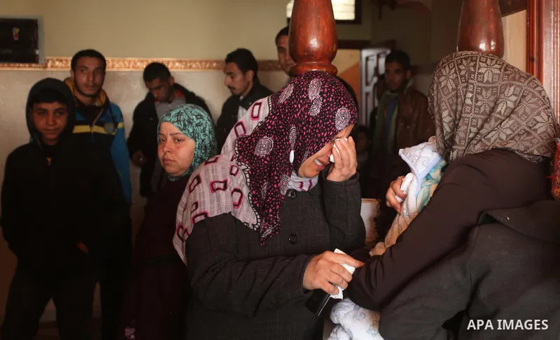 Relatives of Palestinian boy Izz eldeen Al-Kafarana, 9 months old, mourn during his funeral in Biet Hanoun in the northern Gaza Strip February 17, 2015. Palestinian health officials said Al-Kafarana died when fire erupte...