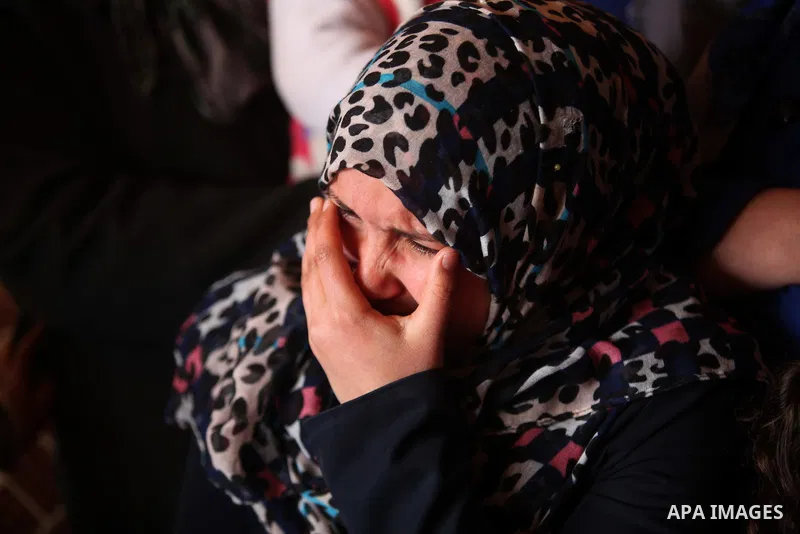 Relatives of Palestinian boy Izz eldeen Al-Kafarana, 9 months old, mourn during his funeral in Biet Hanoun in the northern Gaza Strip February 17, 2015. Palestinian health officials said Al-Kafarana died when fire erupte...
