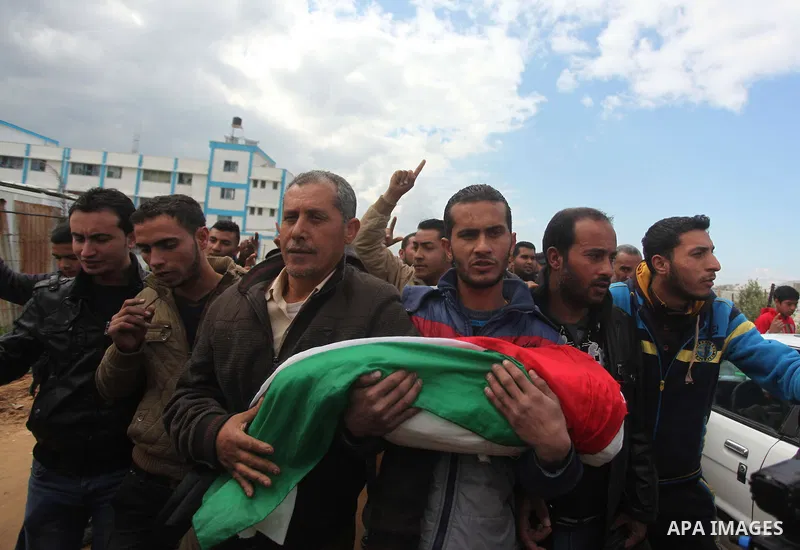 Relatives carry the body of Palestinian boy Izz eldeen Al-Kafarana, 9 months old, during his funeral at a UN-run school where he died in Biet Hanoun in the northern Gaza Strip February 17, 2015. Palestinian health offici...