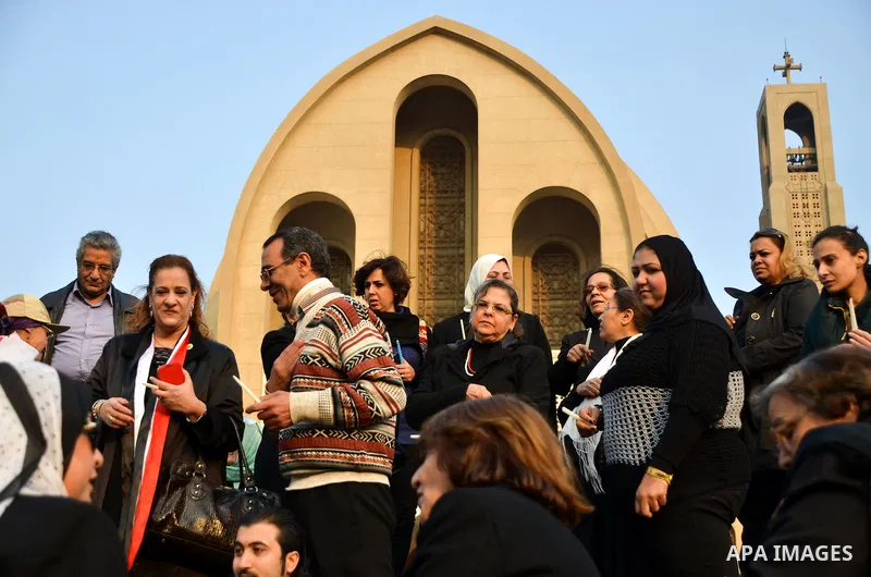 Egyptians hold candles during a vigil for the memory of the Egyptian Coptic Christians murdered by Islamic State (IS) group militants in Libya, outside Saint-Mark's Coptic Cathedral in Cairo's al-Abbassiya district on Fe...