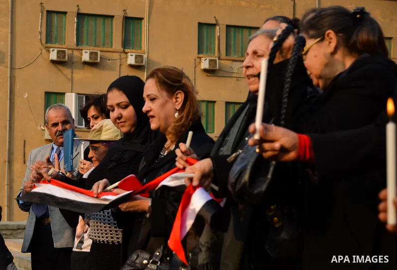 Egyptians hold candles during a vigil for the memory of the Egyptian Coptic Christians murdered by Islamic State (IS) group militants in Libya, outside Saint-Mark's Coptic Cathedral in Cairo's al-Abbassiya district on Fe...