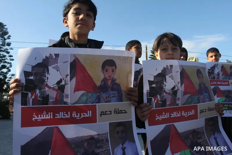 Palestinian children hold placards during demonstration demanding the release of the prisoner Khalid Sheikh held in Israeli jails in Gaza city, February 21, 2015. Photo by Mohammed Asad