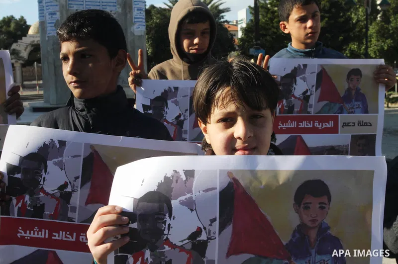 Palestinian children hold placards during demonstration demanding the release of the prisoner Khalid Sheikh held in Israeli jails in Gaza city, February 21, 2015. Photo by Mohammed Asad