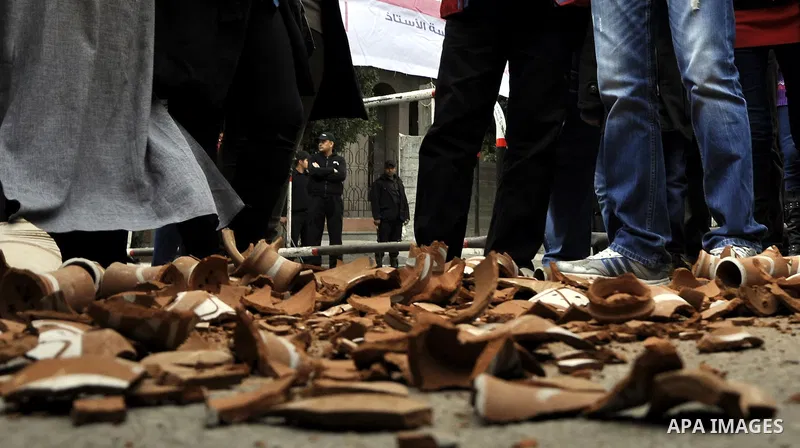 Egyptian policemen guard the Qatari embassy during a demonstration in Cairo, Egypt, 21 February 2015. Several people protested outside Qatar's embassy, after Qatar received backing a few days earlier from other Arab Gulf...