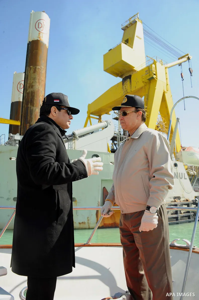 Egyptian President Abdel Fattah al-Sisi speaks to Mohab Memish, head of the Suez Canal Authority, about the Suez Canal project during his visit to the Suez Canal, February 22, 2015. APAIMAGES/The Egyptian Presidency