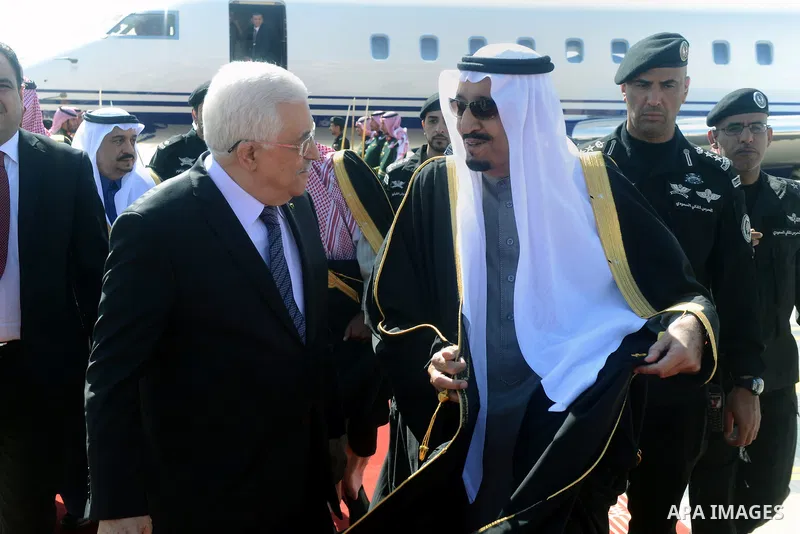 Saudi King Salman bin Abdulaziz receives Palestinian President Mahmoud Abbas in Riyadh, on February 23, 2015. Photo by Thaer Ganaim