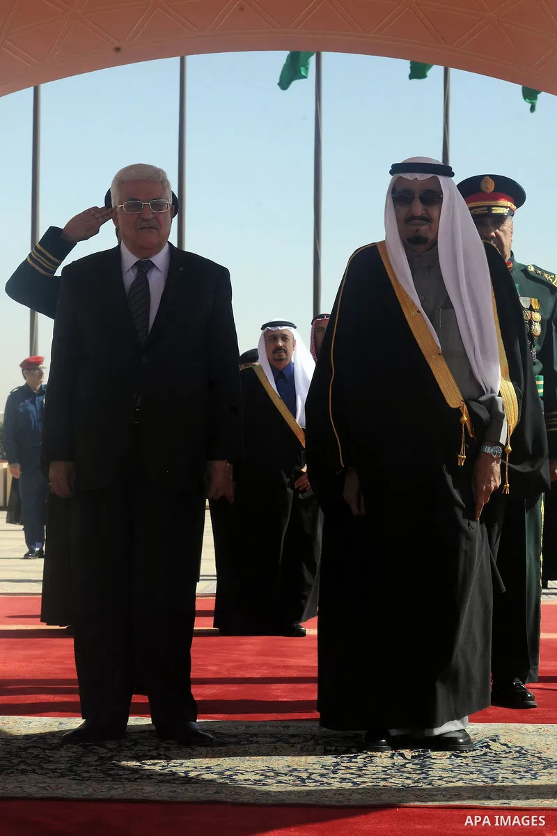Saudi King Salman bin Abdulaziz receives Palestinian President Mahmoud Abbas in Riyadh, on February 23, 2015. Photo by Thaer Ganaim