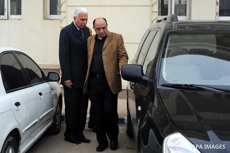 Former premier Ahmed Nazif (L) leaves courthouse after he was cleared in retrial on corruption charges, in Cairo, Egypt, 24 February 2015. Cairo Criminal Court acquitted former premier Ahmed Nazif and former interior min...