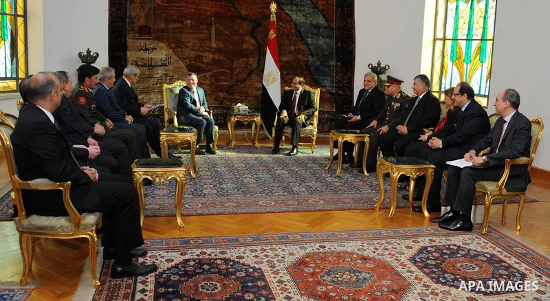 A handout picture released by the Egyptian Presidency shows Egyptian President Abdel Fattah al-Sisi (C-R) meeting with Jordan's King Abdullah II in Cairo for talks on the developments of the Islamic State (IS) group in t...