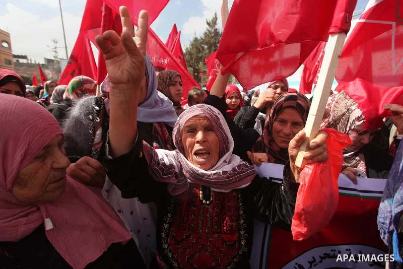 Palestinian supporters of the Popular Front for the Liberation of Palestine (PFLP) take part a protest demanding for reconstruction of houses which were destroyed during the recent Israeli war, in Biet Hanoun in the nort...