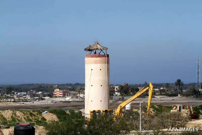 An Egyptian security guard on duty in a watch tower at the border between Egypt and southern Gaza Strip, on March 5, 2015. Gaza's border crossings will be reopened once control of them is handed over to the Palestinian A...