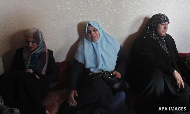 Relatives of Palestinian fisherman Tawfiq Abu Reyala, 34, whom medics said was killed by Israeli navy, mourn during his funeral at Shatti refugee camp in Gaza City March 7, 2015. The Israeli navy opened fire on boats off...