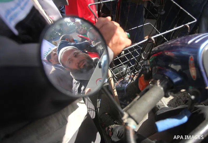 Palestinians take part in a rally in front of the United Nations Development Programme office (UNDP) on the occasion of the Palestinian Wounded's Day in Gaza City on March 12, 2015. Photo by Ashraf Amra