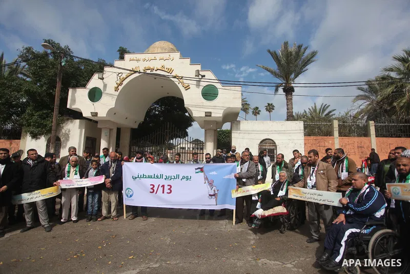Palestinians take part in a rally in front of the United Nations Development Programme office (UNDP) on the occasion of the Palestinian Wounded's Day in Gaza City on March 12, 2015. Photo by Ashraf Amra