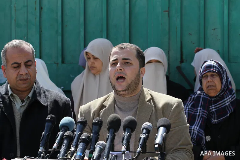Spokesman of the National Commission to break the siege Adham Abu Salmiya, speaks during a press conference in front of the Egyptian Embassy, in Gaza city 12, 2015. Photo by Mohammed Asad