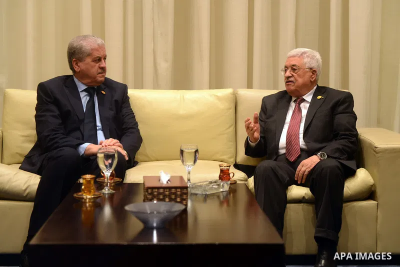 Palestinian President, Mahmoud Abbas meets with the Prime Ministers of Algeria, in Sharm el-Sheikh, in the South Sinai governorate, about 550 km (342 miles) south of Cairo, March 13, 2015. Egypt is targeting economic gro...