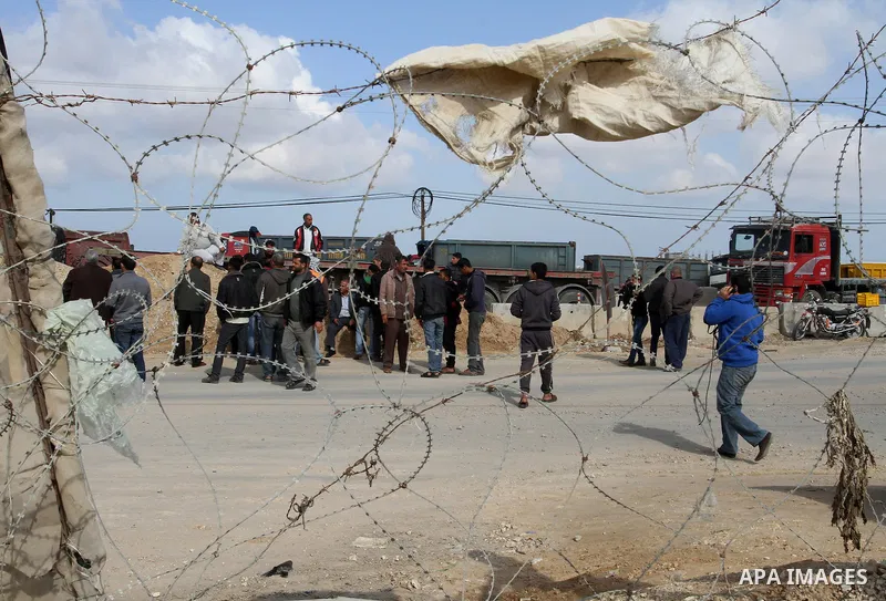 Palestinian truck drivers take part in a protest demanding their rights outside Rafah crossing in southern Gaza Strip, on March 15, 2015. Photo by Abed Rahim Khatib
