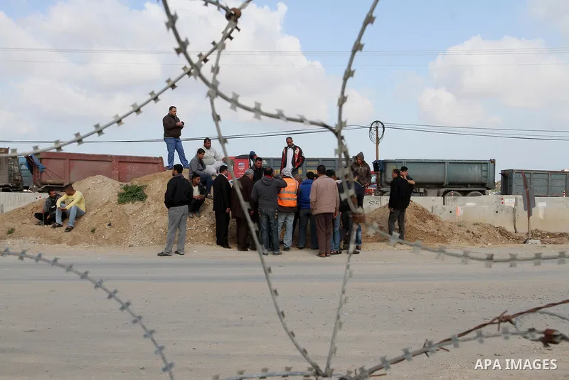 Palestinian truck drivers take part in a protest demanding their rights outside Rafah crossing in southern Gaza Strip, on March 15, 2015. Photo by Abed Rahim Khatib