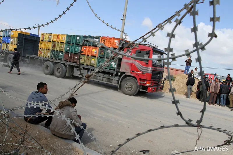 Palestinian truck drivers take part in a protest demanding their rights outside Rafah crossing in southern Gaza Strip, on March 15, 2015. Photo by Abed Rahim Khatib