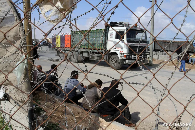 Palestinian truck drivers take part in a protest demanding their rights outside Rafah crossing in southern Gaza Strip, on March 15, 2015. Photo by Abed Rahim Khatib