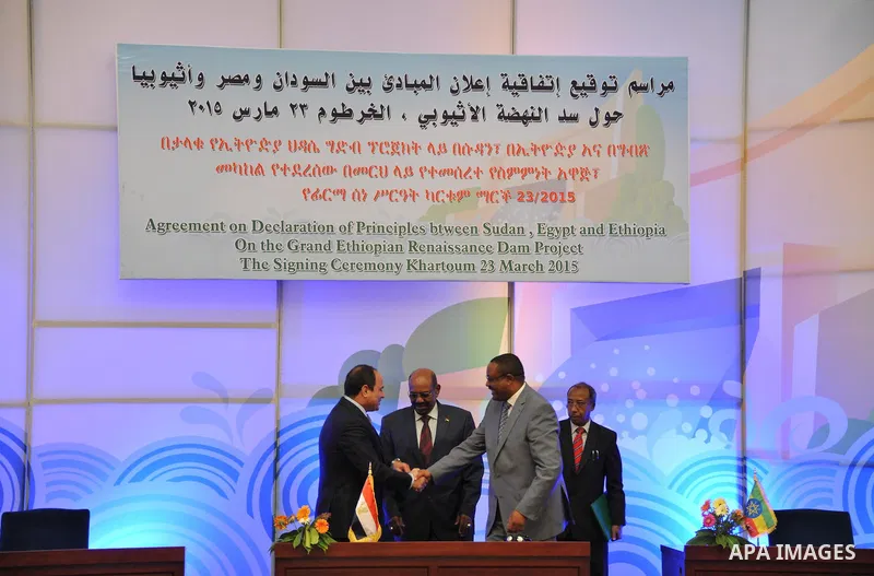 A handout picture made available by the Office of the Egyptian Presidency shows the Egyptian President, Abdel Fattah al-Sisi, the Sudanese President, Omar al-Bashir, and the Prime Minister of Ethiopia, Hailemariam Desale...