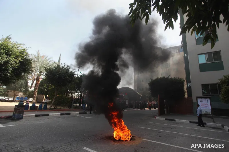 Palestinian Civil Defense members and students take part in a drill at a scene simulating a fire at University College of Applied Sciences by an Israeli air strike, in Gaza city March 24, 2015. Photo by Ashraf Amra