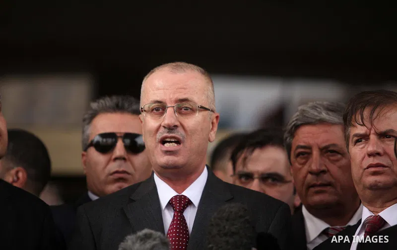 Palestinian Prime Minister Rami Hamdallah speaks during a press conference in Gaza City March 25, 2015. Hamdallah, who arrived to Gaza on Wednesday, urged donor countries to fulfill their financial obligations for the re...