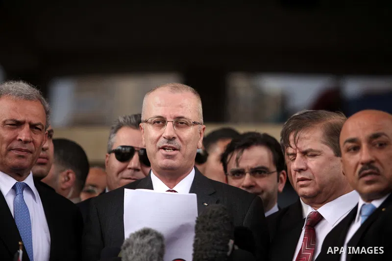 Palestinian Prime Minister Rami Hamdallah speaks during a press conference in Gaza City March 25, 2015. Hamdallah, who arrived to Gaza on Wednesday, urged donor countries to fulfill their financial obligations for the re...