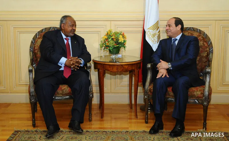 A handout picture made available by the Egyptian presidency shows Egyptian President Abdel Fattah al-Sisi (R) meeting with Djibouti's President Ismail Omar Guelleh in Sharm el-Sheikh on March 27, 2015, ahead of an Arab L...