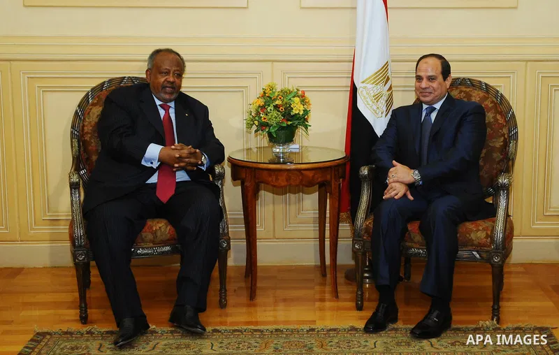 A handout picture made available by the Egyptian presidency shows Egyptian President Abdel Fattah al-Sisi (R) meeting with Djibouti's President Ismail Omar Guelleh in Sharm el-Sheikh on March 27, 2015, ahead of an Arab L...