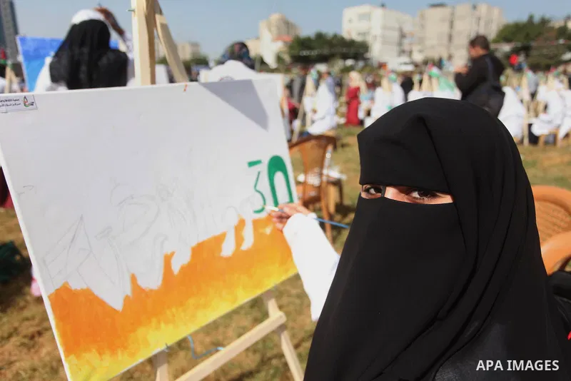 Palestinians artists paint artworks during an activity marking Land Day in Gaza City March 30, 2015. Palestinians mark Land Day on March 30, the annual commemoration of protests in 1976 against Israel's appropriation of...