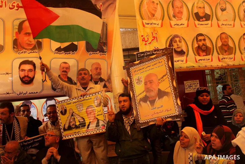 Palestinians take part a protest demanding the release of their relatives prisoners held in Israeli jails, in front of Red cross office, in Gaza city, on March 30, 2015. Photo by Ashraf Amra